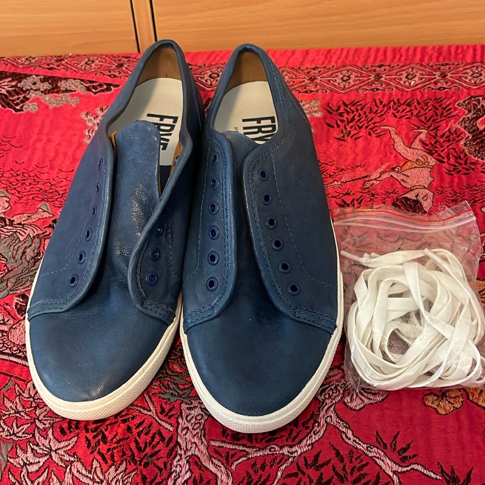 Frye sneakers 👟 all for sale ! Just give offer ! Moving home .
